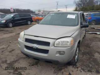 2008 Chevrolet Uplander 1LT z VIN 1GNDV33158D136872, wystawiony jako IAAI lot #41515938 z przebiegiem Nie podano mil oraz . Historia ofert i sprzedaży dostępna na DreamBid. Obrazek 18.