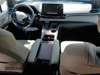 2024 Toyota Sienna XLE z VIN 5TDYRKEC5RS212975, wystawiony jako Copart lot #50904095 z przebiegiem Nie podano mil oraz Szkoda całkowita • Salvage title. Historia ofert i sprzedaży dostępna na DreamBid. Obrazek 8.