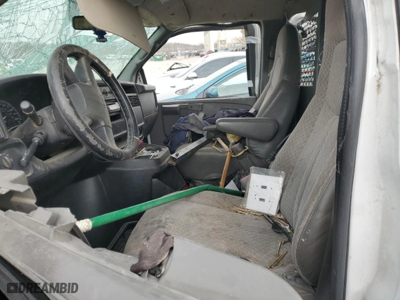 2004 GMC Savana Cargo Van with VIN 1GTFG15X541139395, listed as a Copart auction lot 49106595 with 0 mi miles and Salvage Title. Bid and sale history available at carsss.com. Image 7.