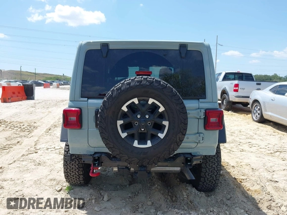 2024 Jeep Wrangler Rubicon with VIN 1C4PJXFG3RW295565, listed as a IAAI auction lot 42026211 with 5,661 mi miles. Bid and sale history available at carsss.com. Image 17.