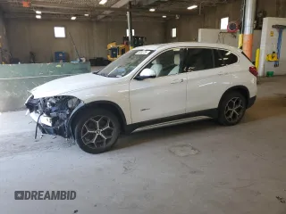 2017 BMW X1 xDrive28i z VIN WBXHT3C36H5F75824, wystawiony jako Copart lot #56330735 z przebiegiem 57 122 mil mil oraz Szkody całkowita. Historia ofert i sprzedaży dostępna na DreamBid. Obrazek 1.