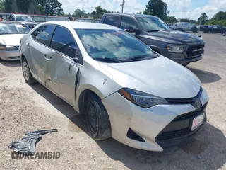 2018 Toyota Corolla L z VIN 5YFBURHE0JP746750, wystawiony jako IAAI lot #42557070 z przebiegiem 119 617 mil mil oraz . Historia ofert i sprzedaży dostępna na DreamBid. Obrazek 1.