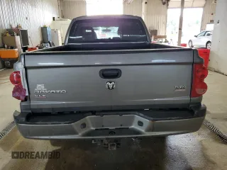 2005 Dodge Dakota SLT z VIN 1D7HW48N95S166589, wystawiony jako Copart lot #54868565 z przebiegiem 228 682 mil mil oraz Szkoda całkowita • Salvage title. Historia ofert i sprzedaży dostępna na DreamBid. Obrazek 6.