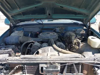 1990 Chevrolet Silverado 2500 z VIN 1GCFK24K6LZ159200, wystawiony jako IAAI lot #42083271 z przebiegiem 189 288 mil mil oraz . Historia ofert i sprzedaży dostępna na DreamBid. Obrazek 10.