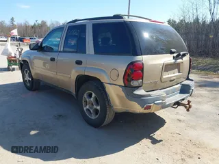 2007 Chevrolet TrailBlazer LS with VIN 1GNDT13S972247860, listed as a IAAI auction lot 42109210 with 259,362 mi miles. Bid and sale history available at carsss.com. Image 3.