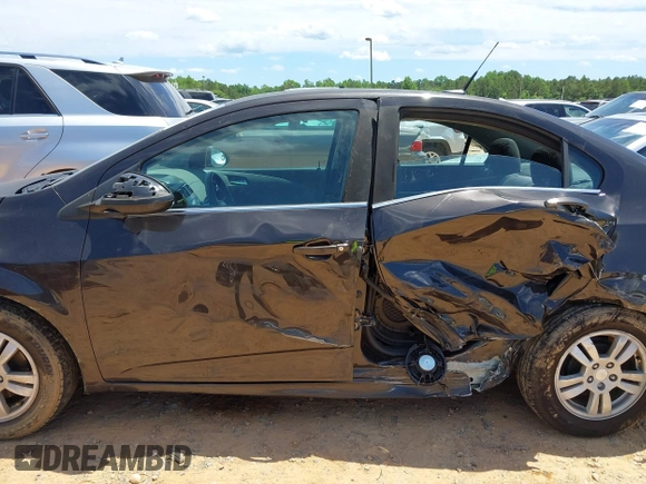 2014 Chevrolet Sonic LT с VIN 1G1JC5SH3E4139348, выставлен на аукционе IAAI как лот 42336984 с пробегом Не указан миль и . История ставок и продаж доступна на DreamBid. Изображение 14.