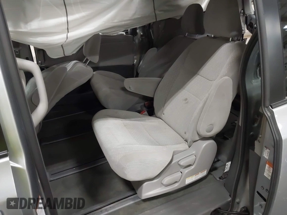 2017 Toyota Sienna LE with VIN 5TDJZ3DC9HS185755, listed as a IAAI auction lot 41838859 with 42,992 mi miles. Bid and sale history available at carsss.com. Image 8.