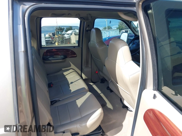 2007 Ford F-250 XL z VIN 1FTSW21P37EA76534, wystawiony jako IAAI lot #42076778 z przebiegiem Nie podano mil oraz . Historia ofert i sprzedaży dostępna na DreamBid. Obrazek 8.