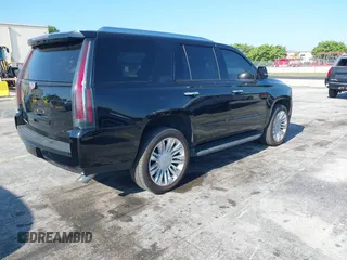 2020 Cadillac Escalade Luxury z VIN 1GYS4BKJ9LR287363, wystawiony jako IAAI lot #42323765 z przebiegiem 44 057 mil mil oraz . Historia ofert i sprzedaży dostępna na DreamBid. Obrazek 4.