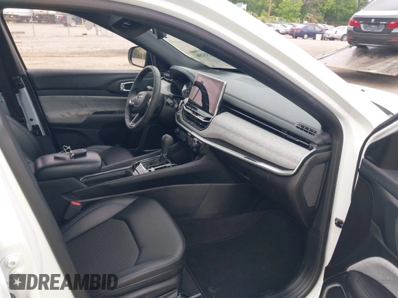 2024 Jeep Compass Latitude with VIN 3C4NJDBN9RT607209, listed as a IAAI auction lot 42233206 with 35,245 mi miles and . Bid and sale history available at DreamBid. Image 5.