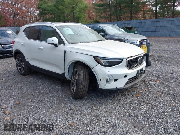2024 Volvo XC40 Plus Bright Theme with VIN YV4L12UE2R2356332, listed as a IAAI auction lot 40734339 with 5,863 mi miles. Bid and sale history available at carsss.com. Image 1.
