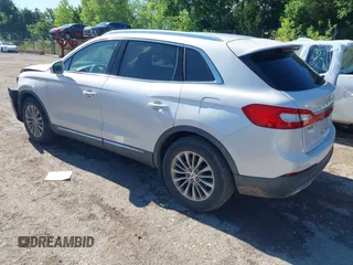 2017 Lincoln MKX Select z VIN 2LMPJ6KR0HBL15191, wystawiony jako IAAI lot #42161196 z przebiegiem 75 292 mil mil oraz . Historia ofert i sprzedaży dostępna na DreamBid. Obrazek 3.