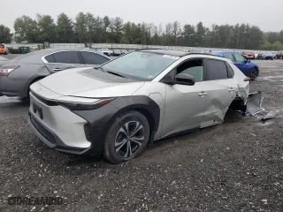 2024 Toyota bZ4X XLE with VIN JTMABACA3RA065053, listed as a Copart auction lot 72720414 with 4,406 mi miles and Salvage Title. Bid and sale history available at carsss.com. Image 1.