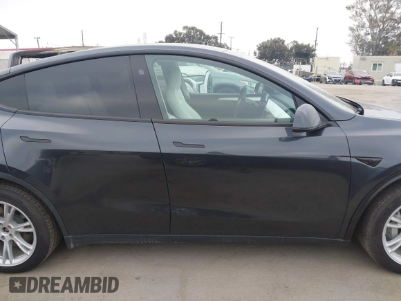 2024 Tesla Model Y с VIN 7SAYGDED9RF092955, выставлен на аукционе IAAI как лот 42757539 с пробегом 6 385 миль миль и . История ставок и продаж доступна на DreamBid. Изображение 13.