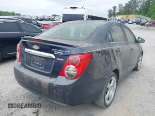 2016 Chevrolet Sonic LTZ z VIN 1G1JE5SB7G4156694, wystawiony jako IAAI lot #42157696 z przebiegiem 154 337 mil mil oraz . Historia ofert i sprzedaży dostępna na DreamBid. Obrazek 4.