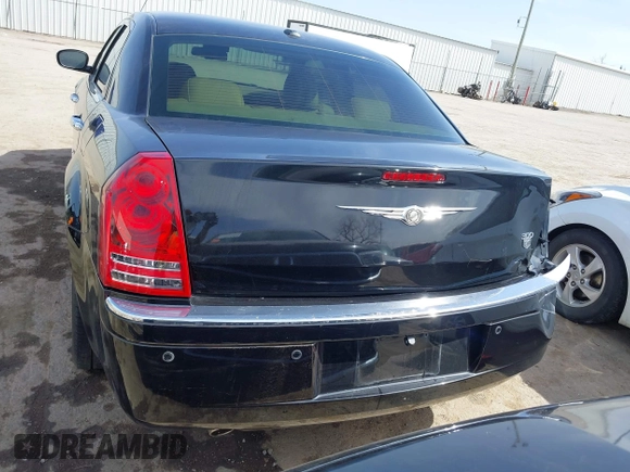 2009 Chrysler 300 C z VIN 2C3LA63T39H612810, wystawiony jako IAAI lot #41827898 z przebiegiem 76 558 mil mil oraz . Historia ofert i sprzedaży dostępna na DreamBid. Obrazek 17.