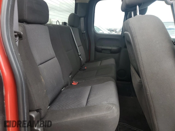 2010 GMC Sierra 1500 SLE z VIN 1GTSKVE34AZ108492, wystawiony jako Copart lot #51962095 z przebiegiem 248 816 mil mil oraz Czysty tytuł • Clean title. Historia ofert i sprzedaży dostępna na DreamBid. Obrazek 10.