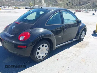 2010 Volkswagen New Beetle Coupe with VIN 3VWPG3AG2AM011889, listed as a IAAI auction lot 41782303 with 178,876 mi miles. Bid and sale history available at carsss.com. Image 4.