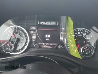 2022 Ram 1500 Big Horn z VIN 1C6RRFBG7NN220702, wystawiony jako IAAI lot #42244874 z przebiegiem 39 799 mil mil oraz . Historia ofert i sprzedaży dostępna na DreamBid. Obrazek 7.