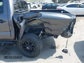 2013 Toyota Tacoma PreRunner z VIN 5TFJX4GN2DX018800, wystawiony jako IAAI lot #42304447 z przebiegiem 188 409 mil mil oraz . Historia ofert i sprzedaży dostępna na DreamBid. Obrazek 17.