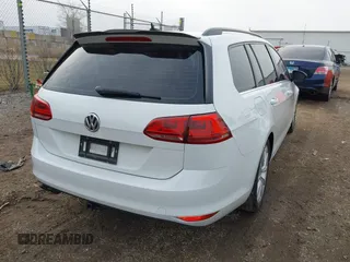 2017 Volkswagen Golf SportWagen S with VIN 3VWC17AU3HM501801, listed as a IAAI auction lot 41209261 with 82,070 mi miles. Bid and sale history available at carsss.com. Image 4.