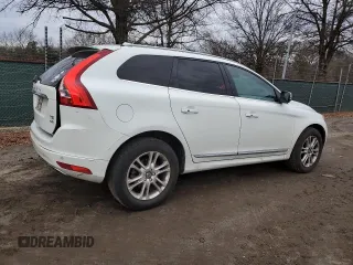 2016 Volvo XC60 T5 Premier with VIN YV4612RK0G2809565, listed as a Copart auction lot 43631585 with 43,164 mi miles and Salvage Title. Bid and sale history available at carsss.com. Image 3.