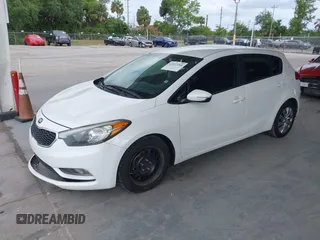 2016 Kia Forte LX z VIN KNAFK5A88G5547968, wystawiony jako IAAI lot #42137266 z przebiegiem 81 480 mil mil oraz . Historia ofert i sprzedaży dostępna na DreamBid. Obrazek 2.