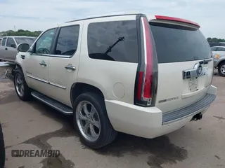 2009 Cadillac Escalade z VIN 1GYFK132X9R248668, wystawiony jako IAAI lot #42387096 z przebiegiem 164 464 mil mil oraz . Historia ofert i sprzedaży dostępna na DreamBid. Obrazek 3.