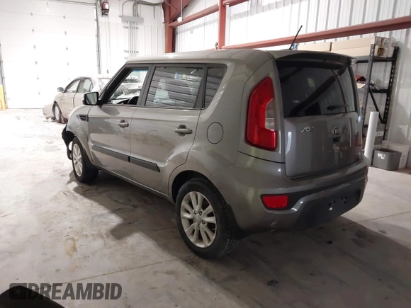 2013 Kia Soul + z VIN KNDJT2A69D7625620, wystawiony jako IAAI lot #41370053 z przebiegiem 70 662 mil mil oraz . Historia ofert i sprzedaży dostępna na DreamBid. Obrazek 3.