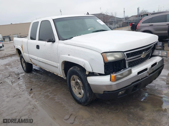 2006 Chevrolet Silverado 1500 LT2 with VIN 2GCEK19B161147287, listed as a IAAI auction lot 41508773 with 202,155 mi miles. Bid and sale history available at carsss.com. Image 1.