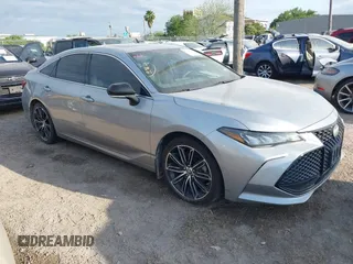 2019 Toyota Avalon XLE z VIN 4T1BZ1FB0KU028403, wystawiony jako IAAI lot #41941206 z przebiegiem 73 851 mil mil oraz . Historia ofert i sprzedaży dostępna na DreamBid. Obrazek 1.