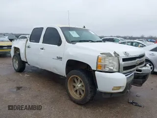 2011 Chevrolet Silverado 1500 LT with VIN 3GCPCSE09BG381453, listed as a IAAI auction lot 41556513 with 200,770 mi miles. Bid and sale history available at carsss.com. Image 1.