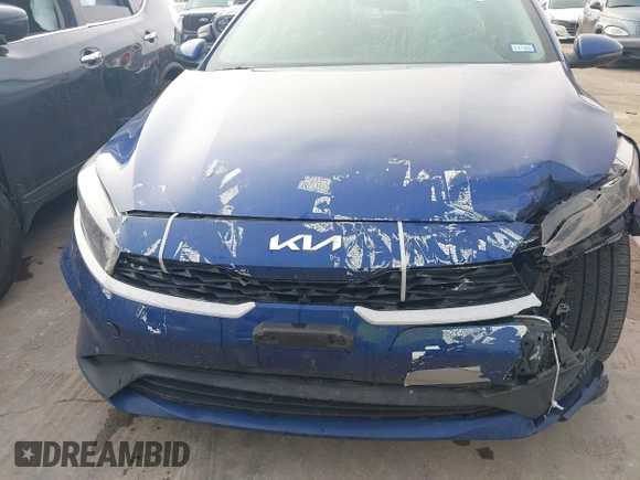 2023 Kia Forte LXS z VIN 3KPF24AD7PE652788, wystawiony jako IAAI lot #41854554 z przebiegiem 48 674 mil mil oraz . Historia ofert i sprzedaży dostępna na DreamBid. Obrazek 6.