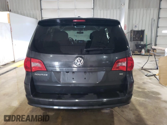 2011 Volkswagen Routan SE with VIN 2V4RW3DG2BR738704, listed as a Copart auction lot 58767625 with 116,886 mi miles and Salvage title. Bid and sale history available at DreamBid. Image 6.