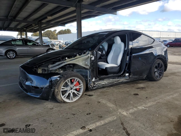 2023 Tesla Model Y Long Range with VIN 7SAYGDEE3PF938230, listed as a Copart auction lot 47883385 with 28,461 mi miles and Salvage Title. Bid and sale history available at carsss.com. Image 1.