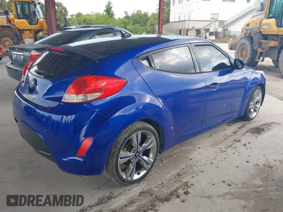 2012 Hyundai Veloster w/Gray Int z VIN KMHTC6AD0CU034683, wystawiony jako IAAI lot #42395112 z przebiegiem 134 388 mil mil oraz . Historia ofert i sprzedaży dostępna na DreamBid. Obrazek 4.