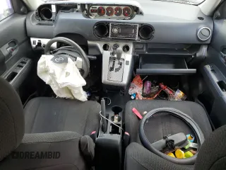 2008 Scion xB z VIN JTLKE50E281050489, wystawiony jako Copart lot #56972525 z przebiegiem 214 805 mil mil oraz Szkody całkowita. Historia ofert i sprzedaży dostępna na DreamBid. Obrazek 8.