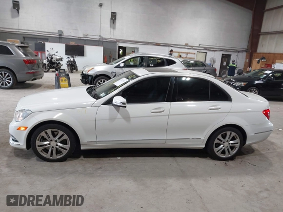2013 Mercedes-Benz C 300 Sport с VIN WDDGF8AB3DA859410, выставлен на аукционе IAAI как лот 42522407 с пробегом 110 502 миль миль и . История ставок и продаж доступна на DreamBid. Изображение 14.