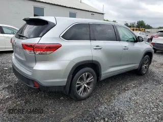 2018 Toyota Highlander LE with VIN 5TDBZRFH0JS841346, listed as a Copart auction lot 58398885 with 61,935 mi miles and Salvage title. Bid and sale history available at DreamBid. Image 3.