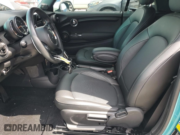 2020 MINI Convertible Cooper с VIN WMWWJ3C01L3M02100, выставлен на аукционе Copart как лот 67056434 с пробегом Не указан миль и На запчасти • Non repairable. История ставок и продаж доступна на DreamBid. Изображение 7.