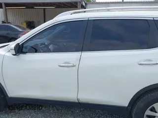 2016 Nissan Rogue S with VIN KNMAT2MTXGP612171, listed as a IAAI auction lot 42041712 with 181,246 mi miles. Bid and sale history available at carsss.com. Image 14.