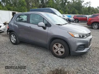 2020 Chevrolet Trax LS z VIN 3GNCJKSB3LL175622, wystawiony jako Copart lot #63316885 z przebiegiem Nie podano mil oraz Szkoda całkowita • Salvage title. Historia ofert i sprzedaży dostępna na DreamBid. Obrazek 4.