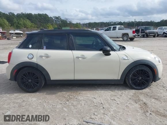 2017 MINI Hardtop 4 Door Cooper S z VIN WMWXU3C54H2D32602, wystawiony jako IAAI lot #41458333 z przebiegiem 124 235 mil mil oraz . Historia ofert i sprzedaży dostępna na DreamBid. Obrazek 13.