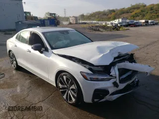 2022 Volvo S60 Momentum with VIN 7JRL12TZ1NG155866, listed as a Copart auction lot 72074204 with 21,810 mi miles and Salvage Title. Bid and sale history available at carsss.com. Image 4.