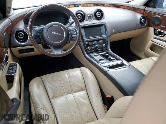 2015 Jaguar XJ with VIN SAJWA2GZ0F8V86007, listed as a Copart auction lot 82233514 with Not Provided miles and Clean Title. Bid and sale history available at carsss.com. Image 8.