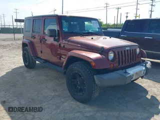 2008 Jeep Wrangler Unlimited Sahara z VIN 1J4GA59168L551896, wystawiony jako IAAI lot #42173185 z przebiegiem 192 394 mil mil oraz . Historia ofert i sprzedaży dostępna na DreamBid. Obrazek 1.