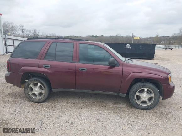 2007 Chevrolet TrailBlazer LS with VIN 1GNDS13SX72104242, listed as a IAAI auction lot 41722203 with 153,526 mi miles. Bid and sale history available at carsss.com. Image 6.