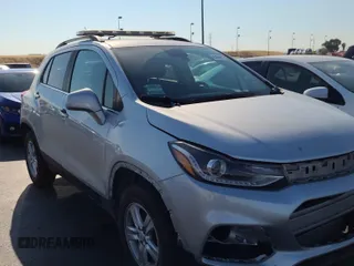 2020 Chevrolet Trax LT с VIN KL7CJPSB1LB010835, выставлен на аукционе IAAI как лот 42832682 с пробегом 51 060 миль миль и . История ставок и продаж доступна на DreamBid. Изображение 23.