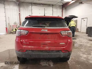 2018 Jeep Compass Latitude z VIN 3C4NJDBB0JT191044, wystawiony jako IAAI lot #41395206 z przebiegiem 68 784 mil mil oraz . Historia ofert i sprzedaży dostępna na DreamBid. Obrazek 16.