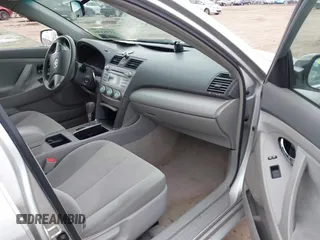 2009 Toyota Camry z VIN 4T1BE46K29U389669, wystawiony jako IAAI lot #41953360 z przebiegiem 176 136 mil mil oraz . Historia ofert i sprzedaży dostępna na DreamBid. Obrazek 5.
